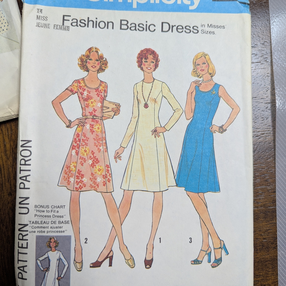 Simplicity Vintage Sewing Patterns Set - Picture 3 of 10